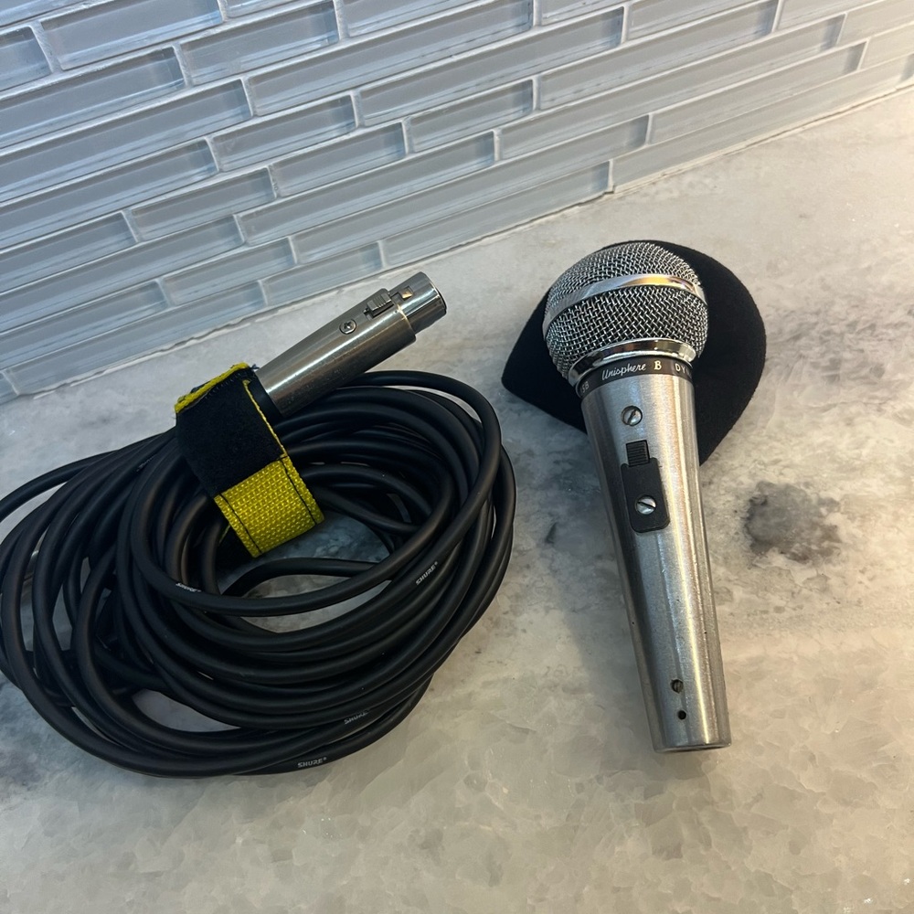 Shure Unisphere Dynamic 588SB Professional Wired Microphone - Picture 7 of 7